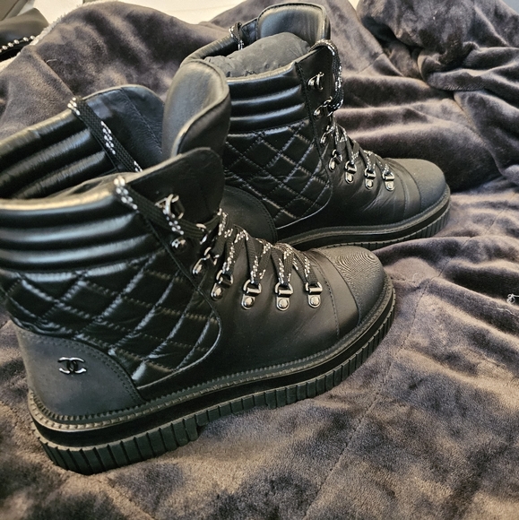Chanel lace boots - Picture 3 of 5